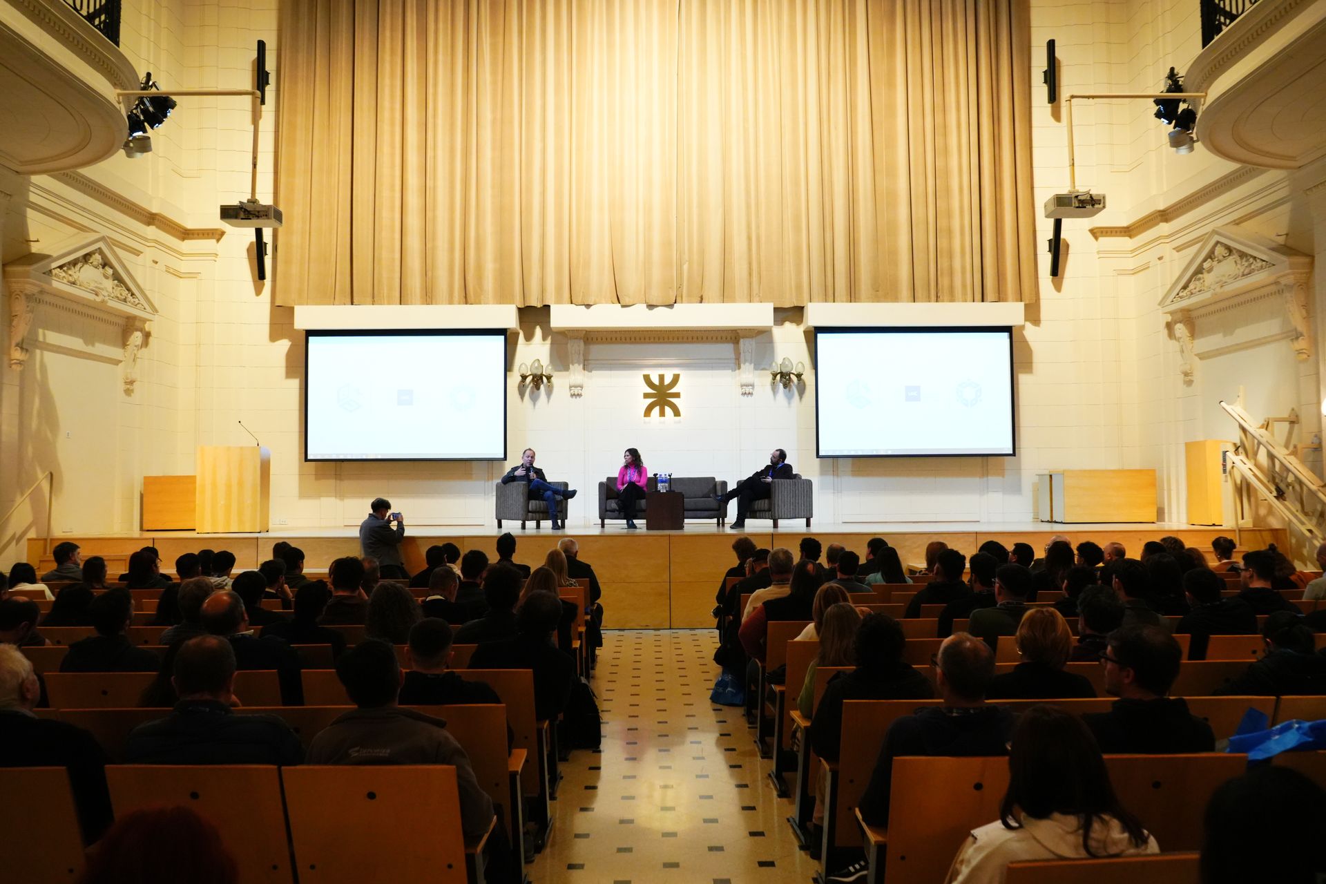 Full auditorium at the first edition of the Forum, 2025